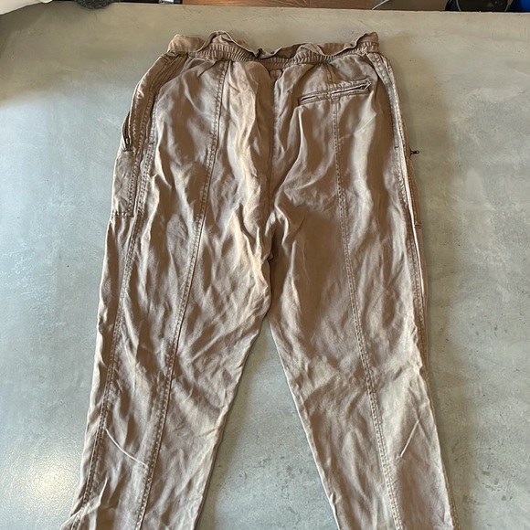 Aritzia Wilfred Flowy Khaki Trowser Pants - Picture 4 of 5